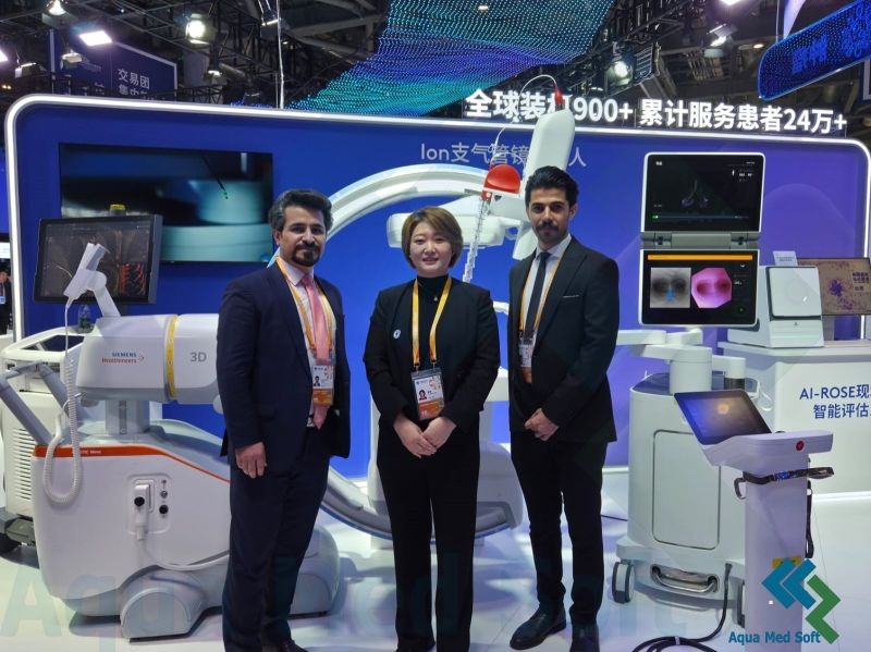 334 Aqua Med Soft management team at the 8th CIIE in Shanghai